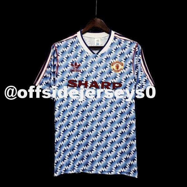 Retro M-u away
